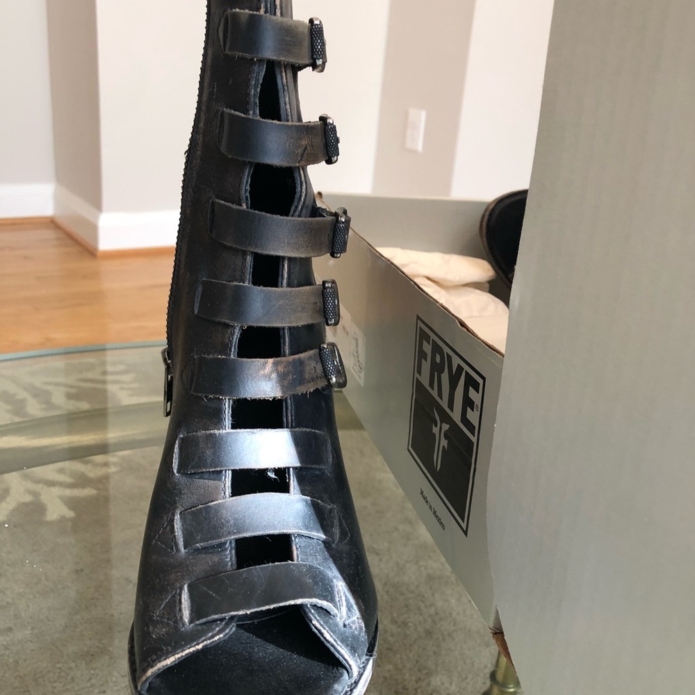 Frye Izzy Belted Short boot - Picture 3 of 7